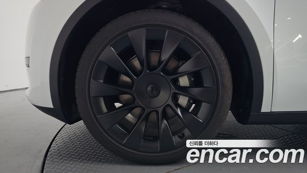 Tesla Model Y 2024, фото 4
