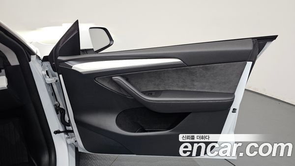 Tesla Model Y 2024, фото 13