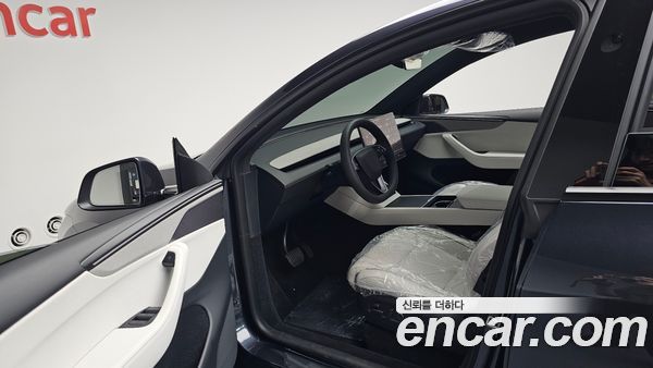 Tesla Model Y 2026, фото 12