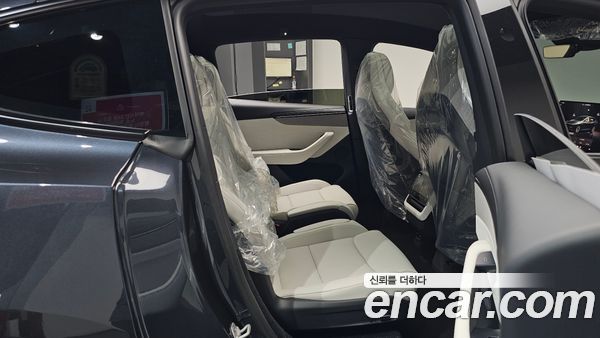 Tesla Model Y 2026, фото 17