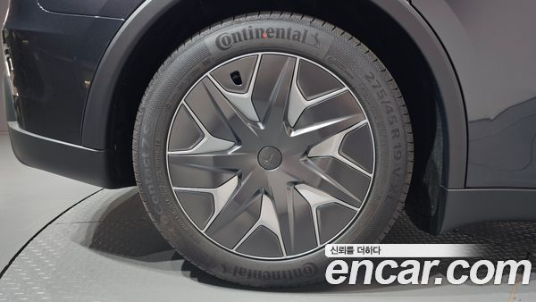 Tesla Model Y 2026, фото 6
