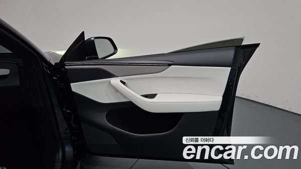 Tesla Model Y 2026, фото 13