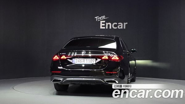 Mercedes-Benz E-Class 2025, фото 4