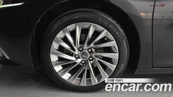 Lexus ES 2022, фото 5
