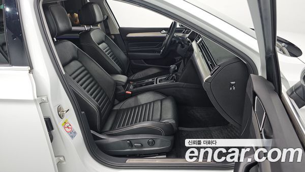 Volkswagen Passat 2021, фото 16