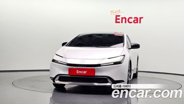 Toyota Prius 2024, фото 2