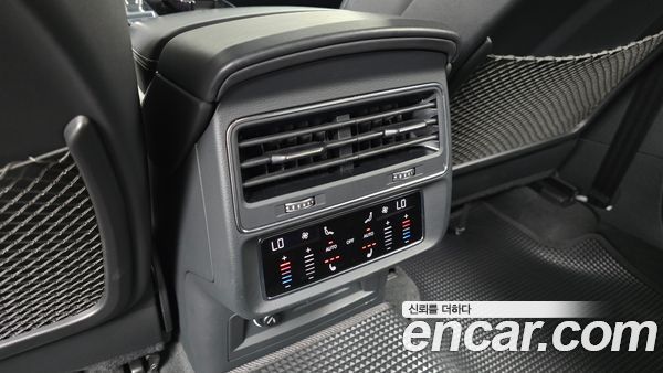 Audi Q8 2020, фото 31