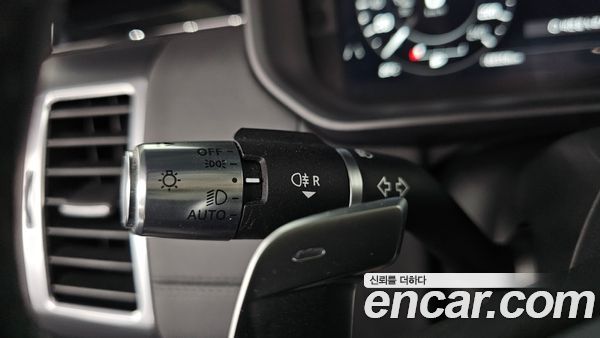 Land Rover Discovery 2022, фото 28