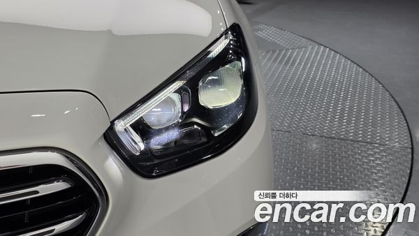 Mercedes-Benz E-Class 2022, фото 8