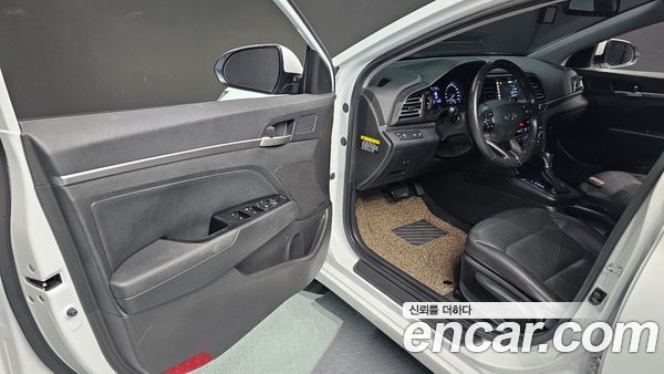 Hyundai Elantra 2020, фото 16
