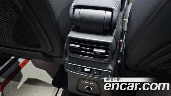Audi Q4 e-tron 2023, фото 31
