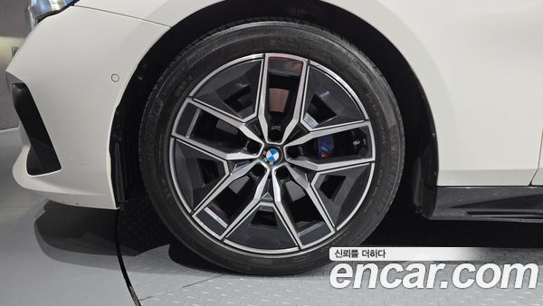 BMW 5 Series 2024, фото 5