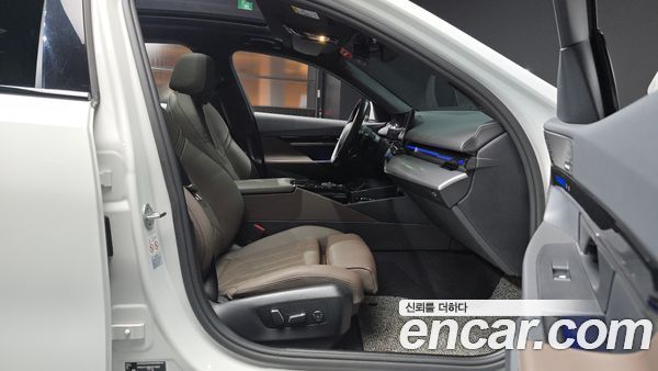BMW 5 Series 2024, фото 16