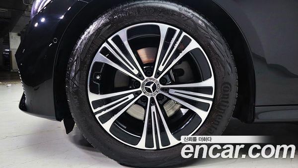 Mercedes-Benz E-Class 2024, фото 5
