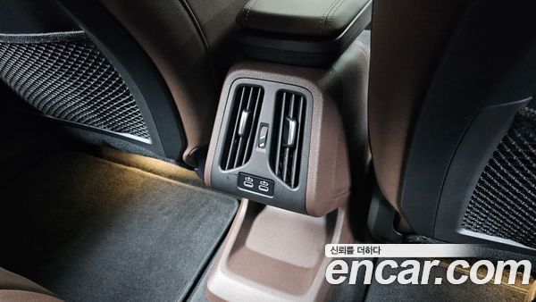 BMW iX1 2023, фото 30