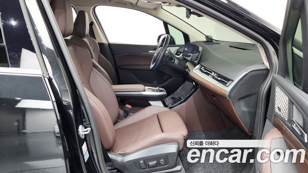 BMW 2 Series 2024, фото 16