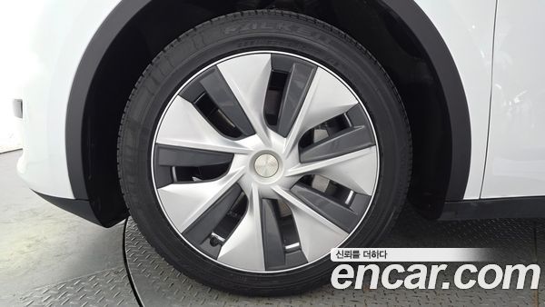 Tesla Model Y 2023, фото 5