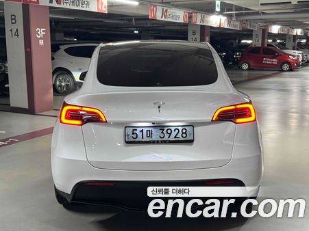 Tesla Model Y 2024, фото 4