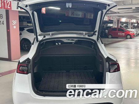 Tesla Model Y 2024, фото 6