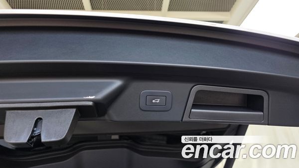 Land Rover Range Rover Velar 2023, фото 31