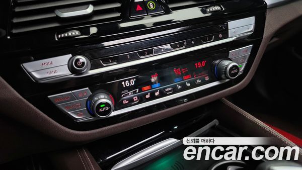 BMW 5 Series 2023, фото 31