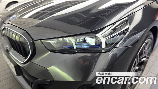 BMW 5 Series 2024, фото 8