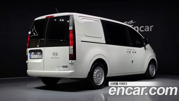 Hyundai Staria 2025, фото 2