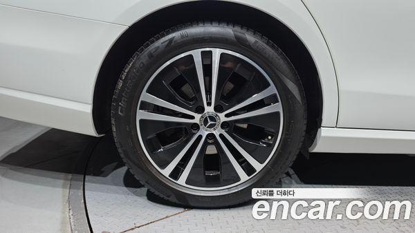 Mercedes-Benz E-Class 2022, фото 5