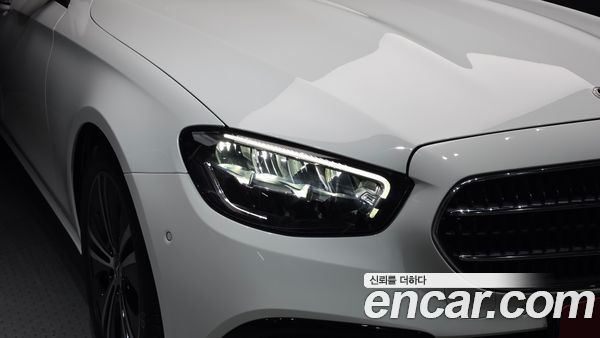 Mercedes-Benz E-Class 2022, фото 8