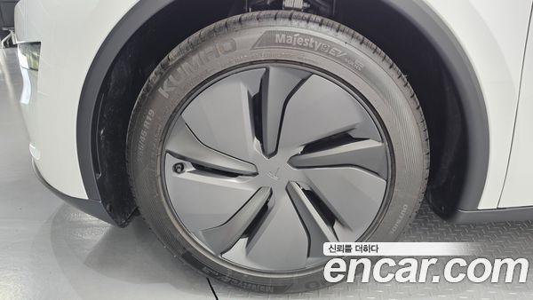 Tesla Model Y 2026, фото 5