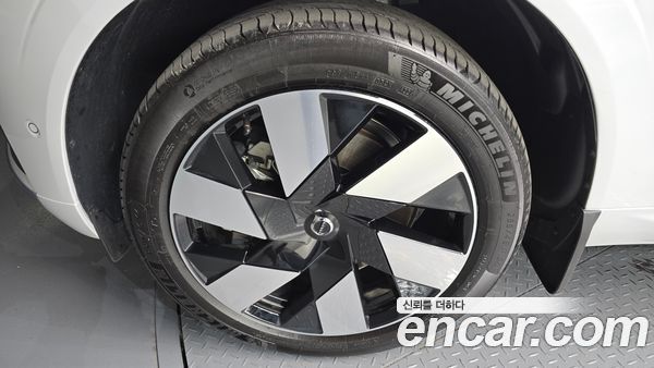 Volvo XC60 2025, фото 5