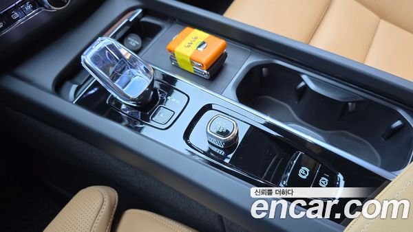 Volvo XC60 2025, фото 9