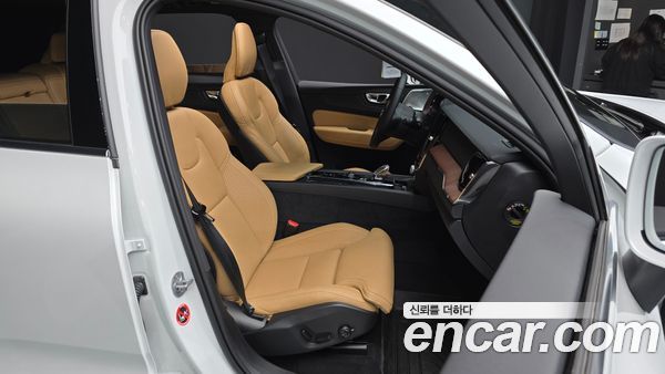 Volvo XC60 2025, фото 12