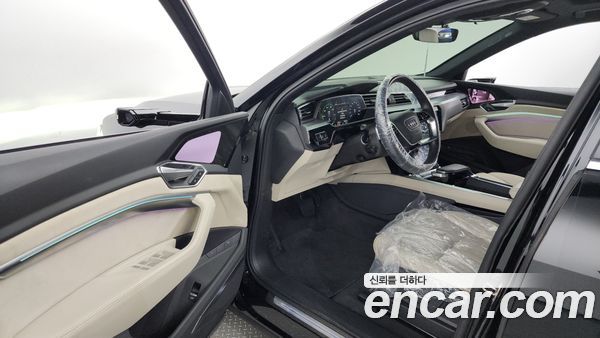 Audi e-tron 2020, фото 10