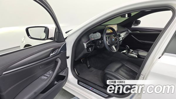 BMW 5 Series 2023, фото 10