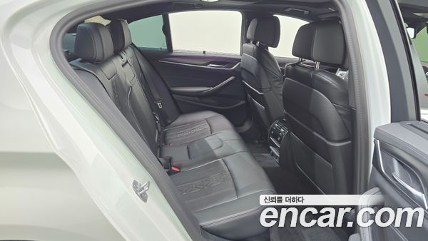 BMW 5 Series 2023, фото 12