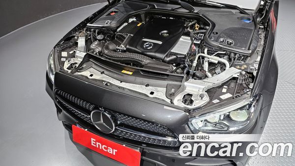Mercedes-Benz E-Class 2023, фото 6