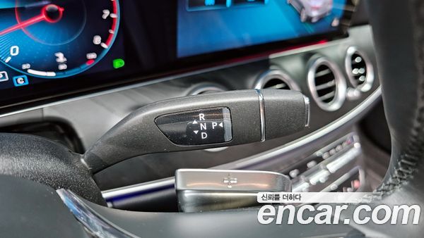 Mercedes-Benz E-Class 2023, фото 9