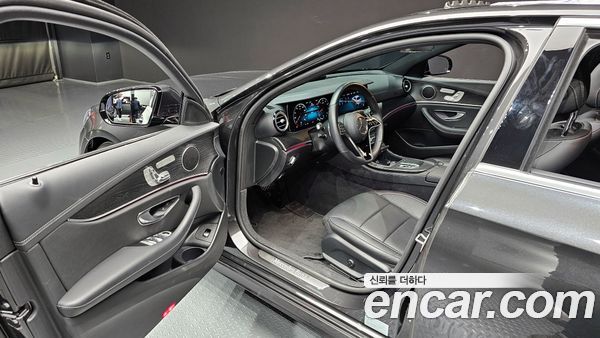 Mercedes-Benz E-Class 2023, фото 11