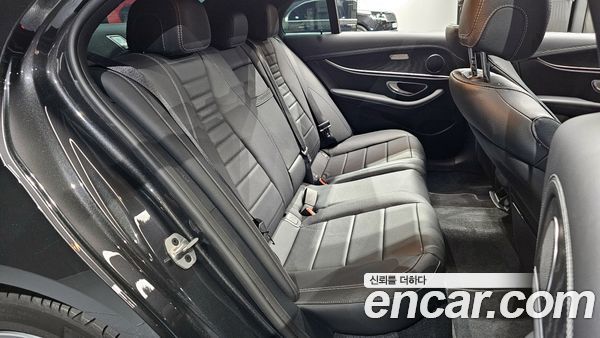 Mercedes-Benz E-Class 2023, фото 12