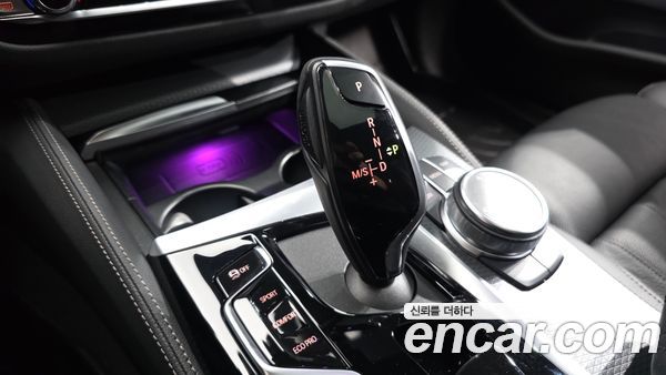 BMW 5 Series 2023, фото 9