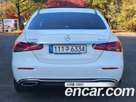 Mercedes-Benz E-Class 2022, фото 4