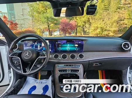 Mercedes-Benz E-Class 2022, фото 10