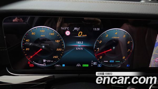 Mercedes-Benz E-Class 2021, фото 8