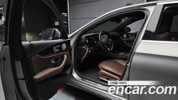 Mercedes-Benz E-Class 2021, фото 11
