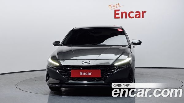 Hyundai Elantra 2023, фото 3