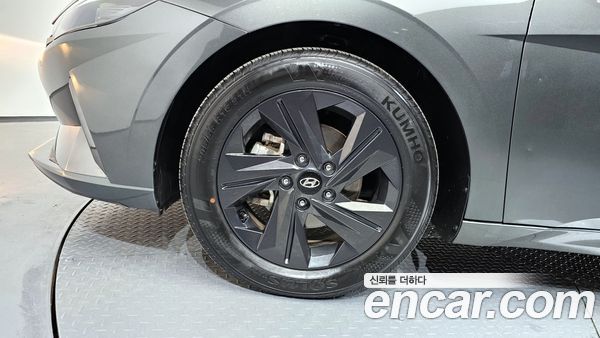 Hyundai Elantra 2023, фото 5