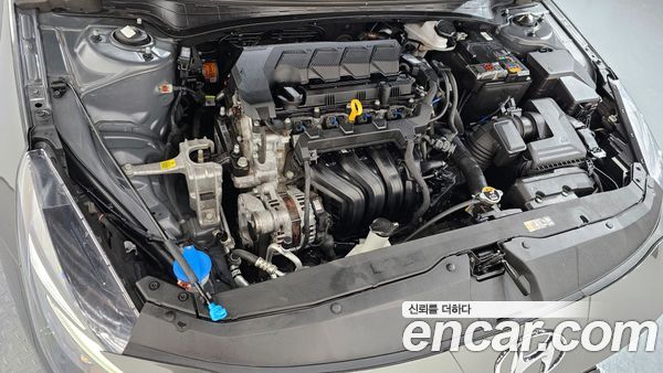 Hyundai Elantra 2023, фото 6