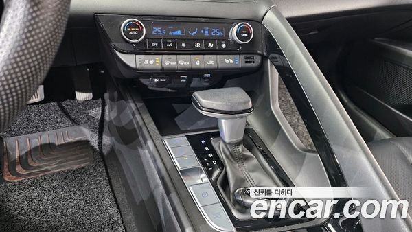 Hyundai Elantra 2023, фото 9