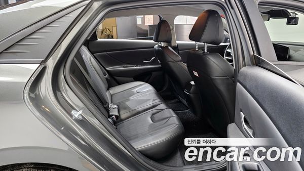 Hyundai Elantra 2023, фото 12